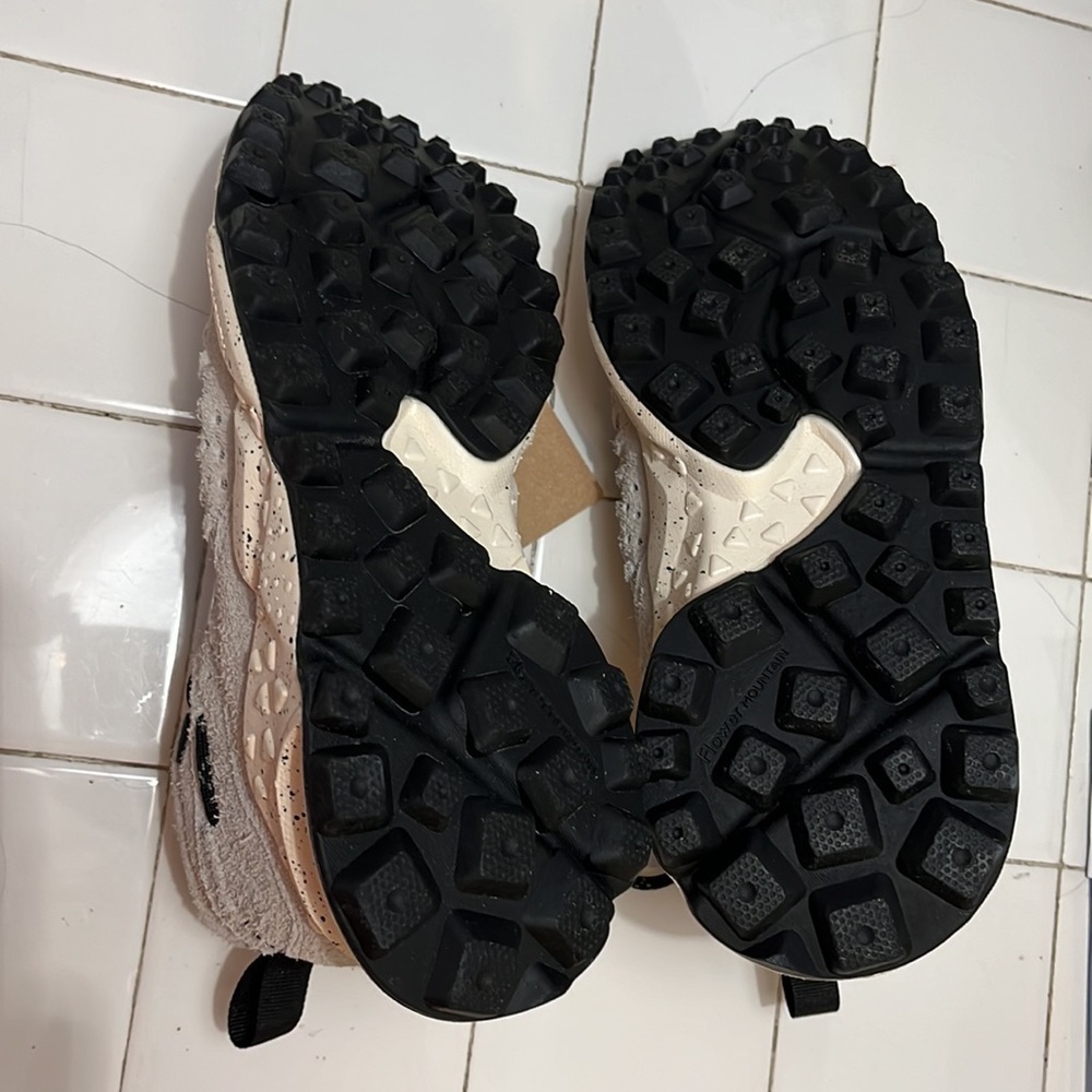 Free People x Flower Mountain Bloom Speckled Sneakers Size 7 NWT - Picture 7 of 12